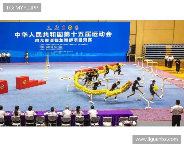 第十五届全运会开幕式现场气氛热烈运动员入场展青春风采魅力十足