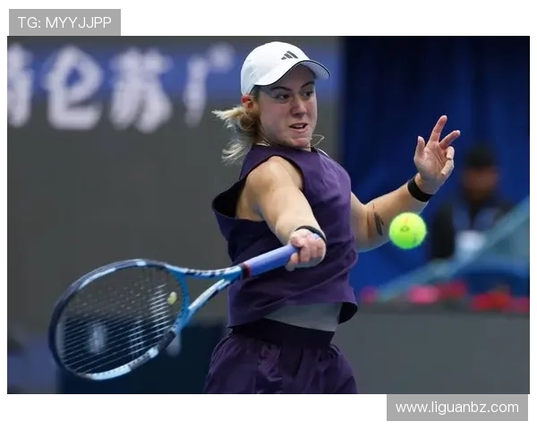 莱巴金娜强势取胜轻松闯入网球赛事四强全面展现绝佳竞技状态出色