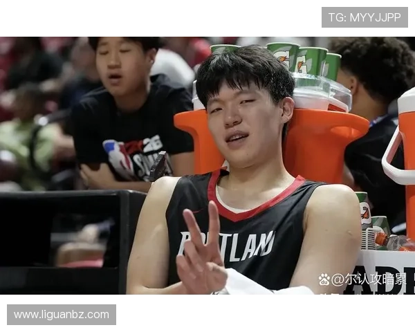 杨瀚森上半场未获出战机会罗威替补表现抢眼贡献4分3板